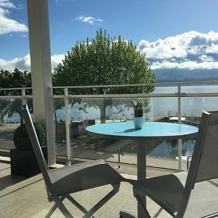 Pieds Dans L'Eau Au Lac Du Bourget Le Bourget-du-Lac Buitenkant foto